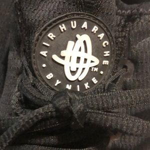 Nike women’s air huarache shoes black